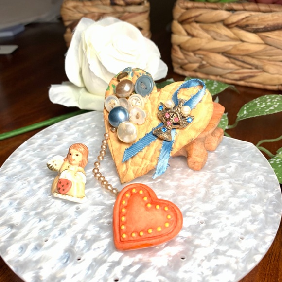 Vintage Brooches, Hummel & Hantiques, Lot of 3 - Picture 2 of 16